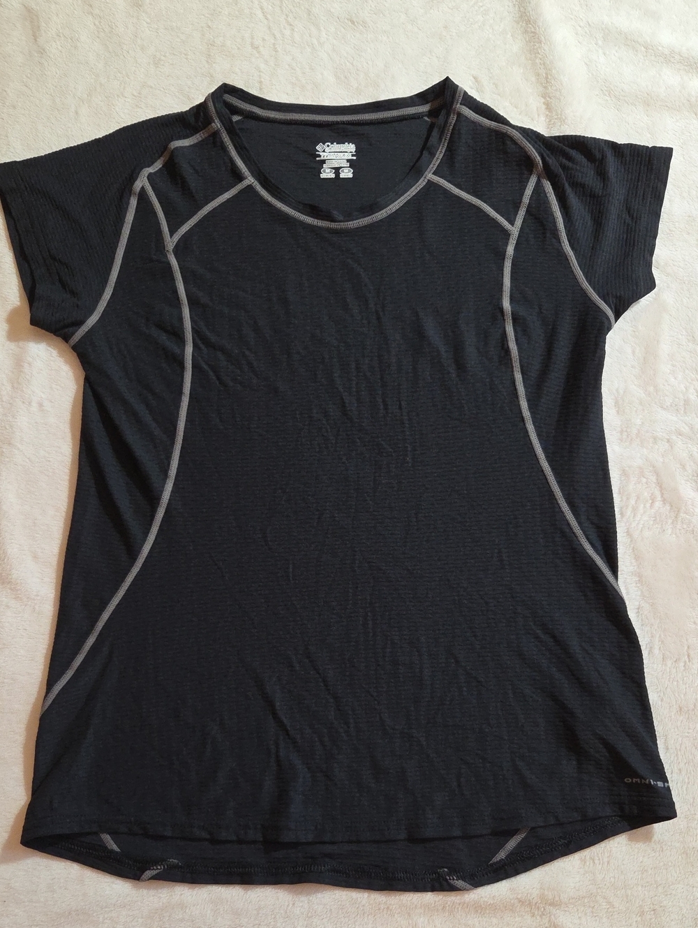 Columbia Black Short-Sleeve Active Tee with Gray Contrast Seams